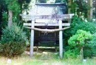 佐取古戦場の碑の脇の若宮八幡神社