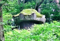 容貞公の墓