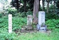 佐川官兵衛夫妻の墓